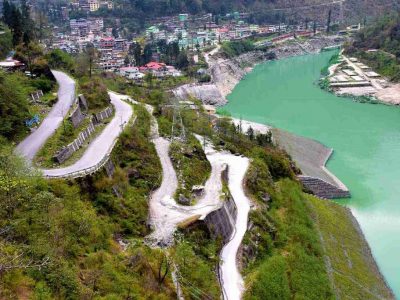 Winding-roads-towards-Chungthang-in-North-Sikkim-1024x683
